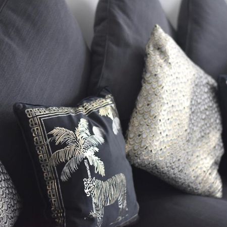 Modern Town Centre Flat - Free Shared Parking, King Size Bed, 5 Minutes Walk To Beach Bournemouth Exteriér fotografie