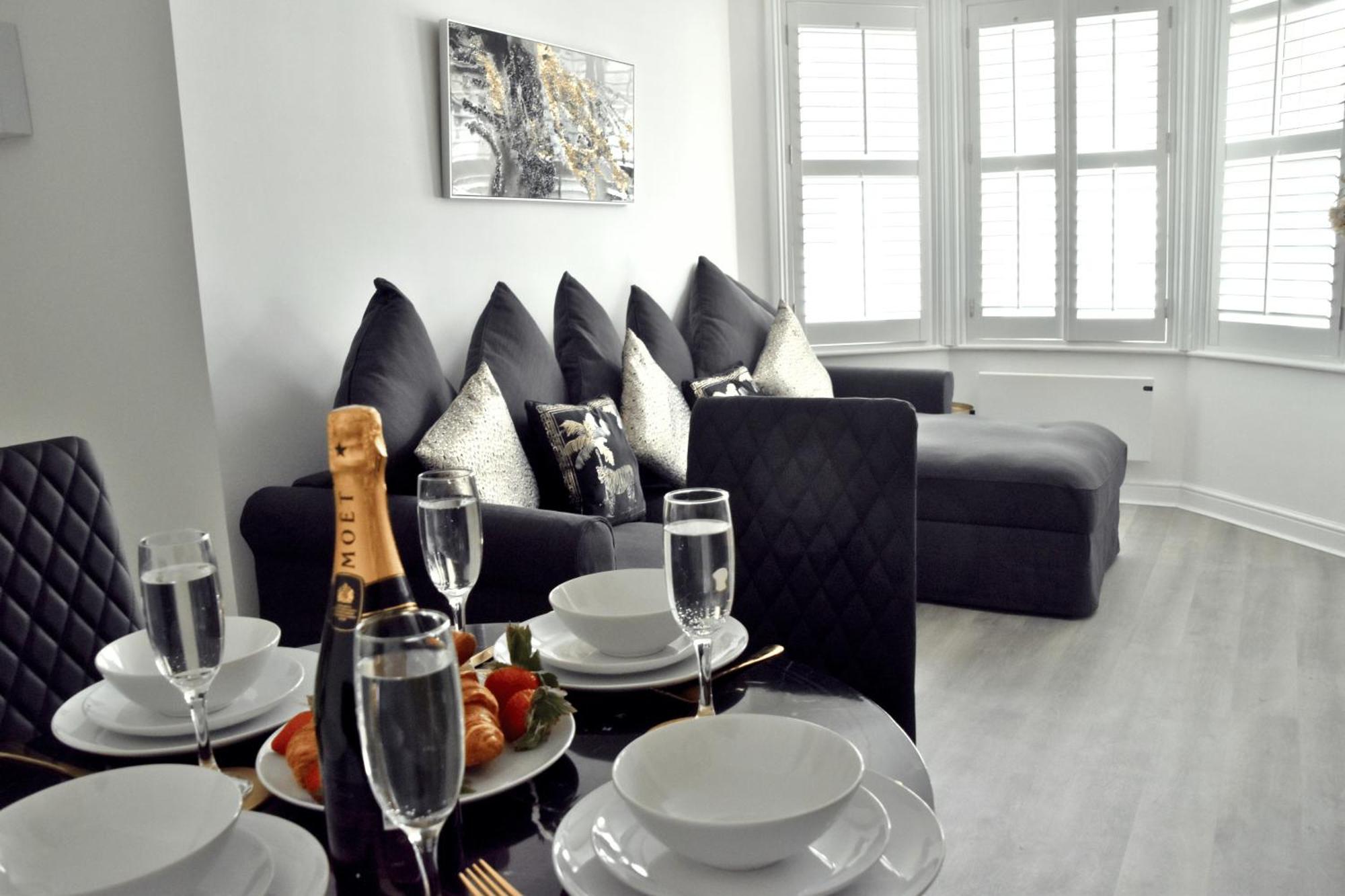 Modern Town Centre Flat - Free Shared Parking, King Size Bed, 5 Minutes Walk To Beach Bournemouth Exteriér fotografie