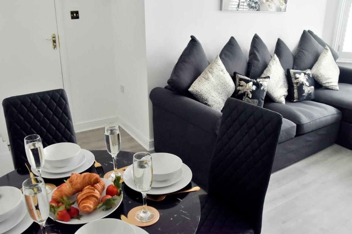 Modern Town Centre Flat - Free Shared Parking, King Size Bed, 5 Minutes Walk To Beach Bournemouth Exteriér fotografie