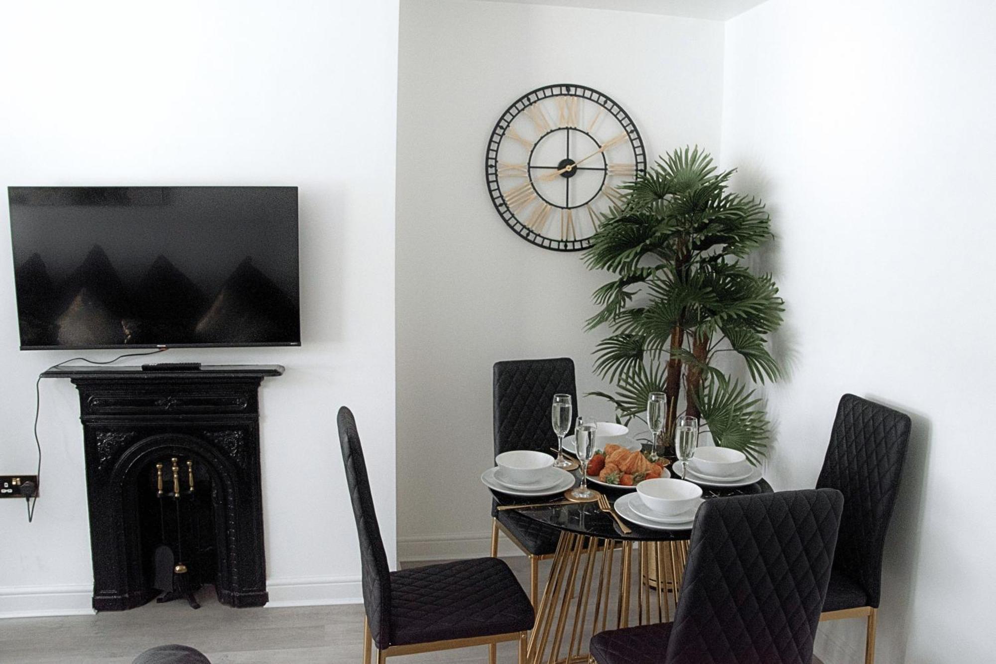Modern Town Centre Flat - Free Shared Parking, King Size Bed, 5 Minutes Walk To Beach Bournemouth Exteriér fotografie