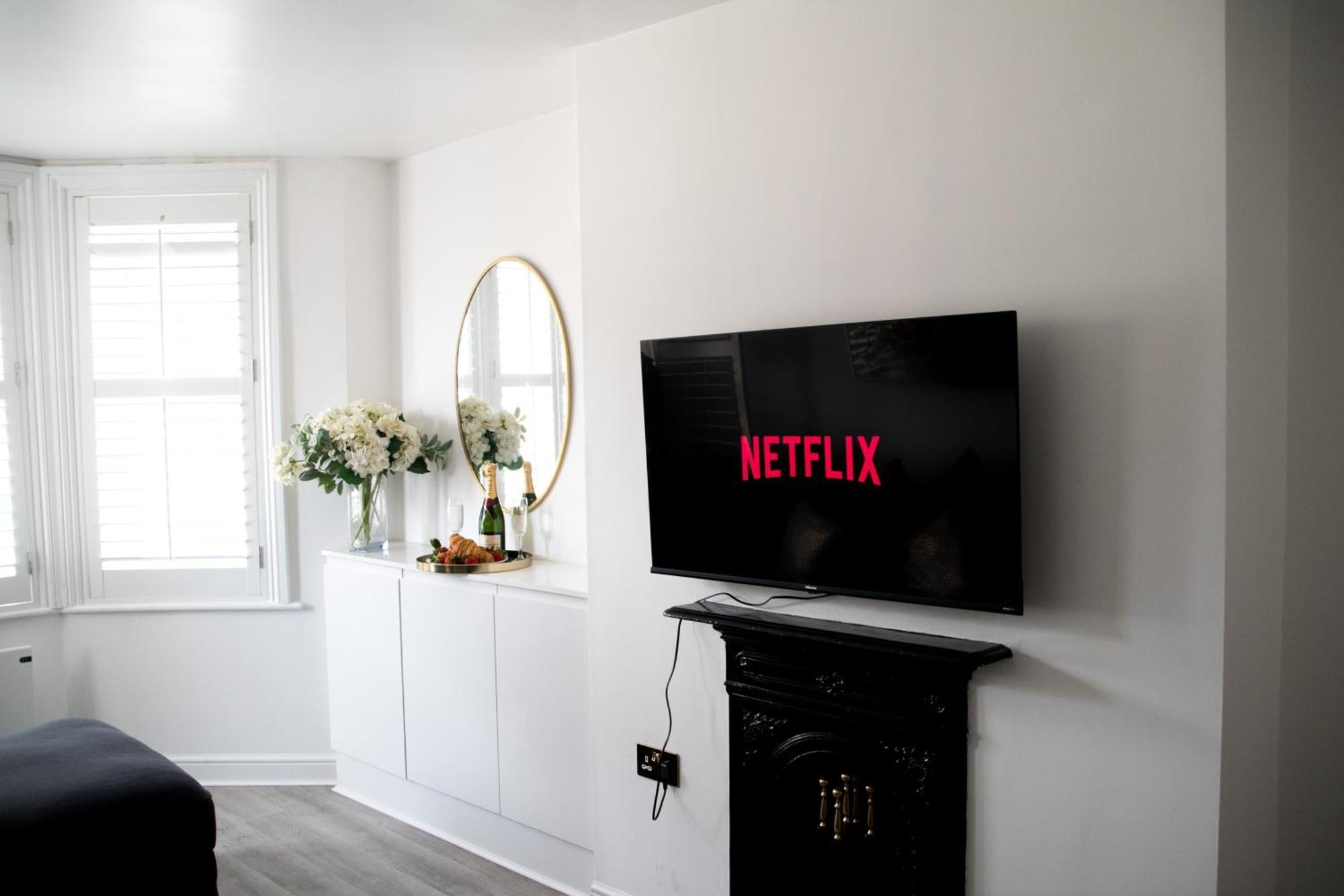 Modern Town Centre Flat - Free Shared Parking, King Size Bed, 5 Minutes Walk To Beach Bournemouth Exteriér fotografie