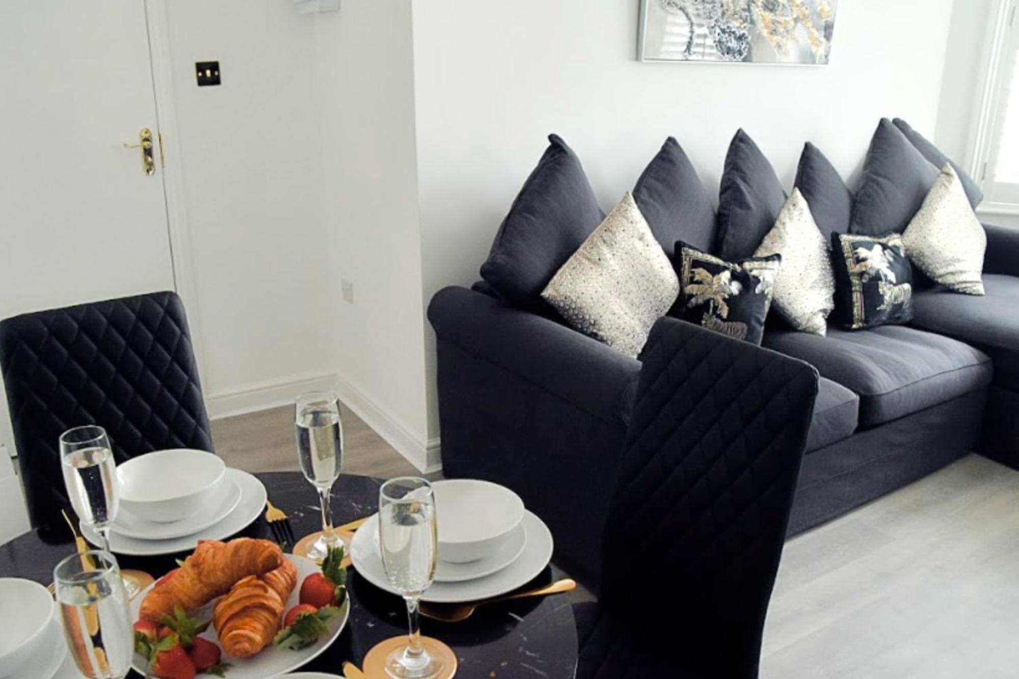 Modern Town Centre Flat - Free Shared Parking, King Size Bed, 5 Minutes Walk To Beach Bournemouth Exteriér fotografie