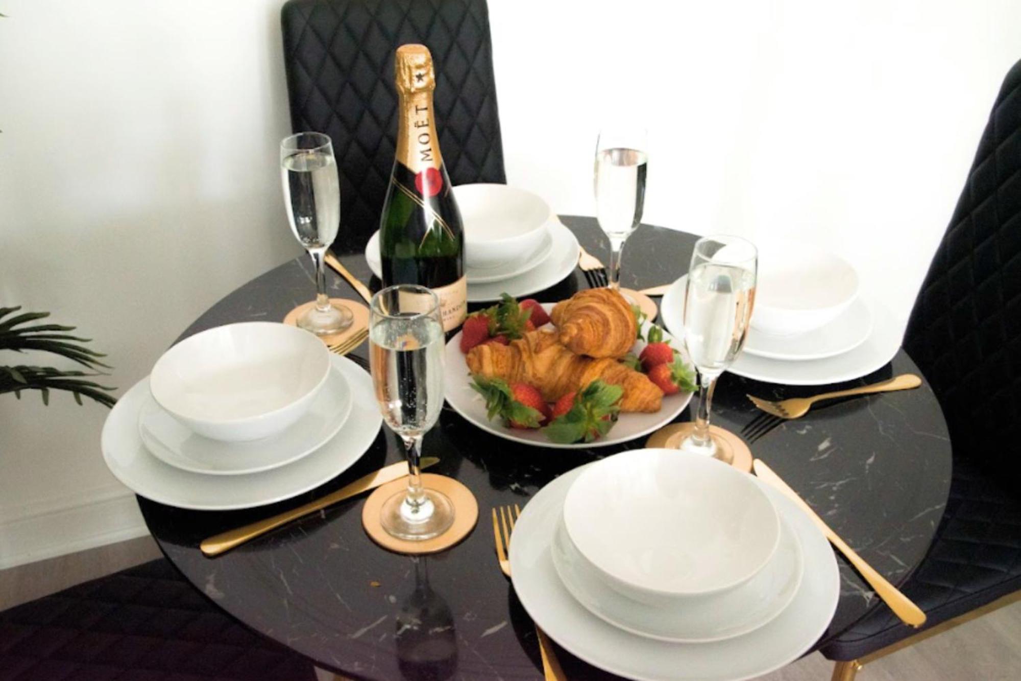 Modern Town Centre Flat - Free Shared Parking, King Size Bed, 5 Minutes Walk To Beach Bournemouth Exteriér fotografie